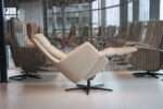 Elektrisch verstelbaar relaxfauteuil / relaxstoel Twinz 8240 in combi Leer Polo kleur Taupe/ Stof Lathuile 02 van Gealux 3 motoren met accu. Direct leverbaar. - Afbeelding 5