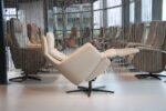 Elektrisch verstelbaar relaxfauteuil / relaxstoel Twinz 8240 in combi Leer Polo kleur Taupe/ Stof Lathuile 02 van Gealux 3 motoren met accu. Direct leverbaar. - Afbeelding 6