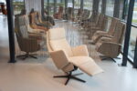 Elektrisch verstelbaar relaxfauteuil / relaxstoel Twinz 8240 in combi Leer Polo kleur Taupe/ Stof Lathuile 02 van Gealux 3 motoren met accu. Direct leverbaar. - Afbeelding 8