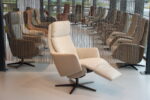Elektrisch verstelbaar relaxfauteuil / relaxstoel Twinz 8240 in combi Leer Polo kleur Taupe/ Stof Lathuile 02 van Gealux 3 motoren met accu. Direct leverbaar. - Afbeelding 9