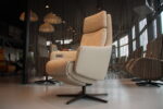 Elektrisch verstelbaar relaxfauteuil / relaxstoel Twinz 8240 in combi Leer Polo kleur Taupe/ Stof Lathuile 02 van Gealux 3 motoren met accu. Direct leverbaar.