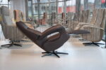 Elektrisch verstelbaar relaxfauteuil / relaxstoel Twice Pro TW-036N Large van Meubelfabriek De Toekomst in leer Prestige Brown 3 motoren en een accu. Direct leverbaar. - Afbeelding 4