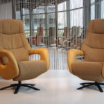 Sta op stoel Elektrisch verstelbaar relaxfauteuil Twice Pro TW-037N van Meubelfabriek De Toekomst in leer met stof kleur Amber 3 motoren en een accu. Direct leverbaar.