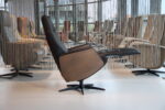 Relaxfauteuil Twice Pro TW-273N in rundleer Prestige Black met houten schaal Clay Wood van De Toekomst met 3 motoren en een accu. Direct leverbaar. - Afbeelding 3