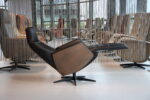 Relaxfauteuil Twice Pro TW-273N in rundleer Prestige Black met houten schaal Clay Wood van De Toekomst met 3 motoren en een accu. Direct leverbaar. - Afbeelding 5