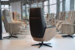Relaxfauteuil Twice Pro TW-273N in rundleer Prestige Black met houten schaal Clay Wood van De Toekomst met 3 motoren en een accu. Direct leverbaar. - Afbeelding 7