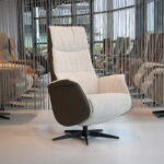 Sta op stoel Elektrisch verstelbaar relaxfauteuil Twice Pro TW-227N Large van Meubelfabriek De Toekomst in leer Prestige Avocado met stof BeBasic, 3 motoren en een accu. Direct leverbaar.