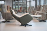 Sta op stoel Elektrisch verstelbaar relaxfauteuil Twice Pro TW-227N van Meubelfabriek De Toekomst in leer Prestige Avocado met stof BeBasic, 3 motoren en een accu. Direct leverbaar. - Afbeelding 6