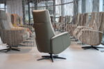 Sta op stoel Elektrisch verstelbaar relaxfauteuil Twice Pro TW-227N van Meubelfabriek De Toekomst in leer Prestige Avocado met stof BeBasic, 3 motoren en een accu. Direct leverbaar. - Afbeelding 8