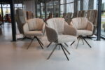 4x Gealux Sheffield eetkamerstoel draai in stof Lathuile 03. Onderstel Anodic brown. Direct leverbaar.