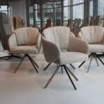 4x Gealux Sheffield eetkamerstoel draai in stof Lathuile 03. Onderstel Anodic brown. Direct leverbaar.