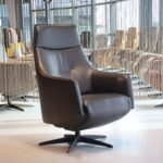 Elektrisch verstelbaar relaxfauteuil / relaxstoel Twinz 105 in Leer Polo kleur Graphiet van Gealux met 3 motoren en accu. Direct leverbaar.