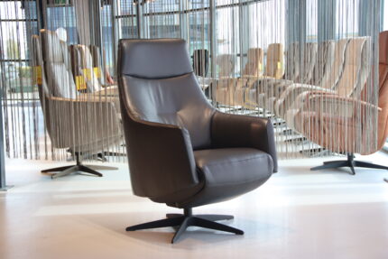 Elektrisch verstelbaar relaxfauteuil / relaxstoel Twinz 105 in Leer Polo kleur Graphiet van Gealux met 3 motoren en accu. Direct leverbaar.