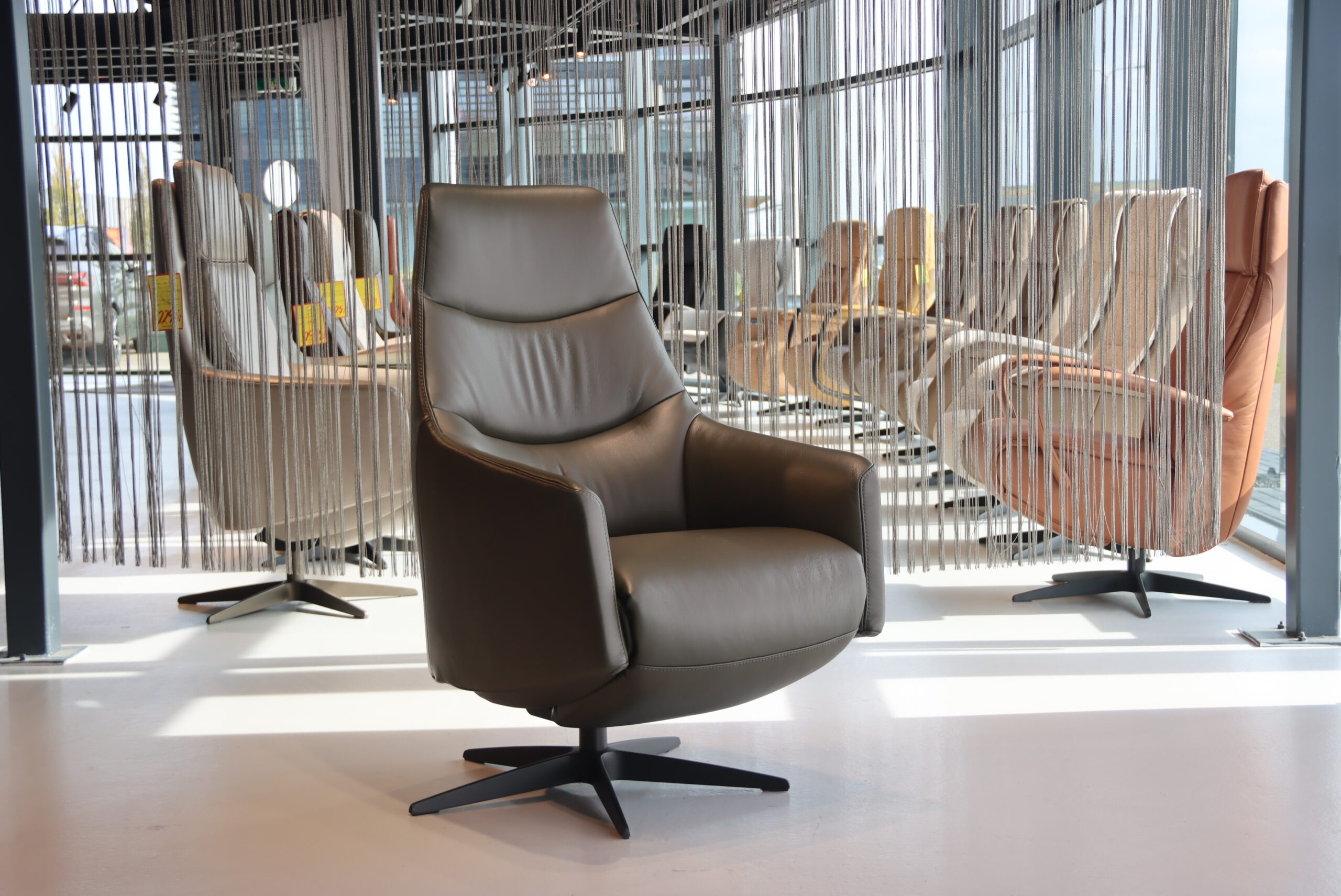 Elektrisch verstelbaar relaxfauteuil / relaxstoel Twinz 107 in Leer Polo kleur 1106 Groen van Gealux met 3 motoren en accu. Direct leverbaar. Elektrisch verstelbaar relaxfauteuil / relaxstoel Twinz 107 in Leer Polo kleur 1106 Groen van Gealux met 3 motoren en accu. Direct leverbaar.