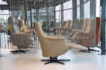 Sta op stoel Elektrisch verstelbaar relaxfauteuil Twinz 8120 in Leer Polo kleur Taupe van Gealux 3 motoren met accu. Direct leverbaar. - Afbeelding 3