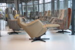 Sta op stoel Elektrisch verstelbaar relaxfauteuil Twinz 8120 in Leer Polo kleur Taupe van Gealux 3 motoren met accu. Direct leverbaar. - Afbeelding 6