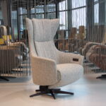 Sta op stoel Elektrisch verstelbaar relaxfauteuil Twinz 8091 in Stof Lathuile 03 kleur Creme van Gealux 2 motoren met accu. Direct leverbaar.