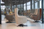 Sta op stoel Elektrisch verstelbaar relaxfauteuil Twinz 8091 in Stof Lathuile 03 kleur Creme van Gealux 2 motoren met accu. Direct leverbaar. - Afbeelding 3