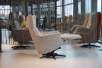 Sta op stoel Elektrisch verstelbaar relaxfauteuil Twinz 8091 in Stof Lathuile 03 kleur Creme van Gealux 2 motoren met accu. Direct leverbaar. - Afbeelding 4