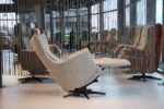Sta op stoel Elektrisch verstelbaar relaxfauteuil Twinz 8091 in Stof Lathuile 03 kleur Creme van Gealux 2 motoren met accu. Direct leverbaar. - Afbeelding 5