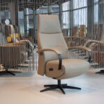 Elektrisch verstelbaar relaxfauteuil / relaxstoel Twinz 621 in Leer Polo 1028 kleur Taupe van Gealux met 3 motoren en accu. Direct leverbaar.