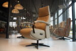 Elektrisch verstelbaar relaxfauteuil / relaxstoel Twinz 621 in Leer Polo 1028 kleur Taupe van Gealux met 3 motoren en accu. Direct leverbaar.