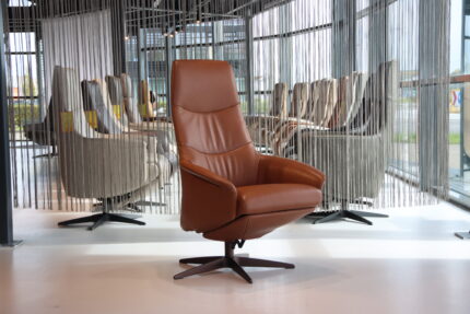 Gealux Arc 8020 modern design relaxfauteuil / relaxstoel in leer Elegance kleur Cognac met 2 motoren en een accu. Direct leverbaar.