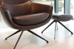 Bijzetfauteuil Jade Gealux draaifunctie Leer Typhoon kleur Bruin. Direct Leverbaar.