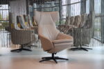 Gealux Arc 8043 modern design relaxfauteuil / relaxstoel in leer Royal 300 licht grijs met 2 motoren en een accu. Direct leverbaar.