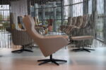 Gealux Arc 8043 modern design relaxfauteuil / relaxstoel in leer Royal 300 licht grijs met 2 motoren en een accu. Direct leverbaar. - Afbeelding 3