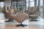 Gealux Arc 8043 modern design relaxfauteuil / relaxstoel in leer Royal 300 licht grijs met 2 motoren en een accu. Direct leverbaar. - Afbeelding 5