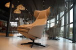 Gealux Arc 8043 modern design relaxfauteuil / relaxstoel in leer Royal 300 licht grijs met 2 motoren en een accu. Direct leverbaar.
