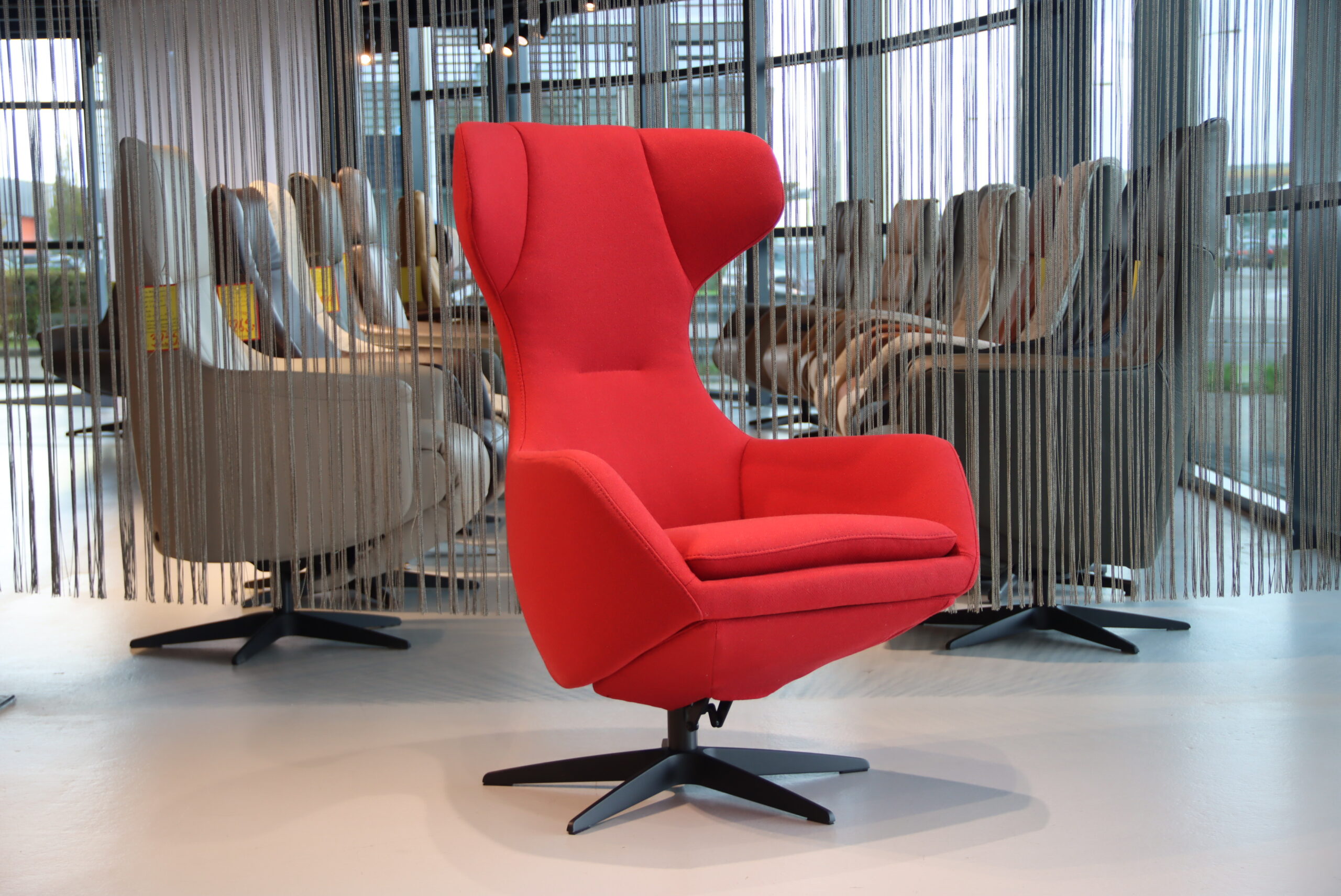 Gealux Arc 8019 modern design relaxfauteuil in Stof Polar 126 kleur rood met 1 motor en een accu. Direct leverbaar.