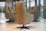 Elektrisch verstelbaar relaxfauteuil / relaxstoel Twinz 106 in Leer Polo 1026 kleur Taupe met Stof Santero 60 kleur creme van Gealux met 3 motoren en accu. Direct leverbaar. - Afbeelding 8