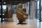 Sta op stoel Elektrisch verstelbaar relaxfauteuil Twinz 8043 in leer Prestige olive met stof multi color groen van Gealux 2 motoren met accu. Direct leverbaar. - Afbeelding 2