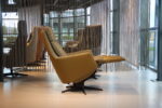 Sta op stoel Elektrisch verstelbaar relaxfauteuil Twinz 8043 in leer Prestige olive met stof multi color groen van Gealux 2 motoren met accu. Direct leverbaar. - Afbeelding 4