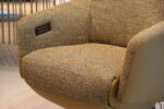 Sta op stoel Elektrisch verstelbaar relaxfauteuil Twinz 8043 in leer prestige olive met Stof multi color groen van Gealux 2 motoren met accu. Direct leverbaar.
