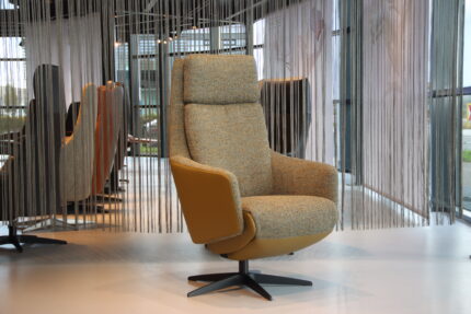 Elektrisch verstelbaar relaxfauteuil / relaxstoel Twinz 8140 in leer Prestige olive met Stof multi color groen van Gealux met 3 motoren en accu. Direct leverbaar.