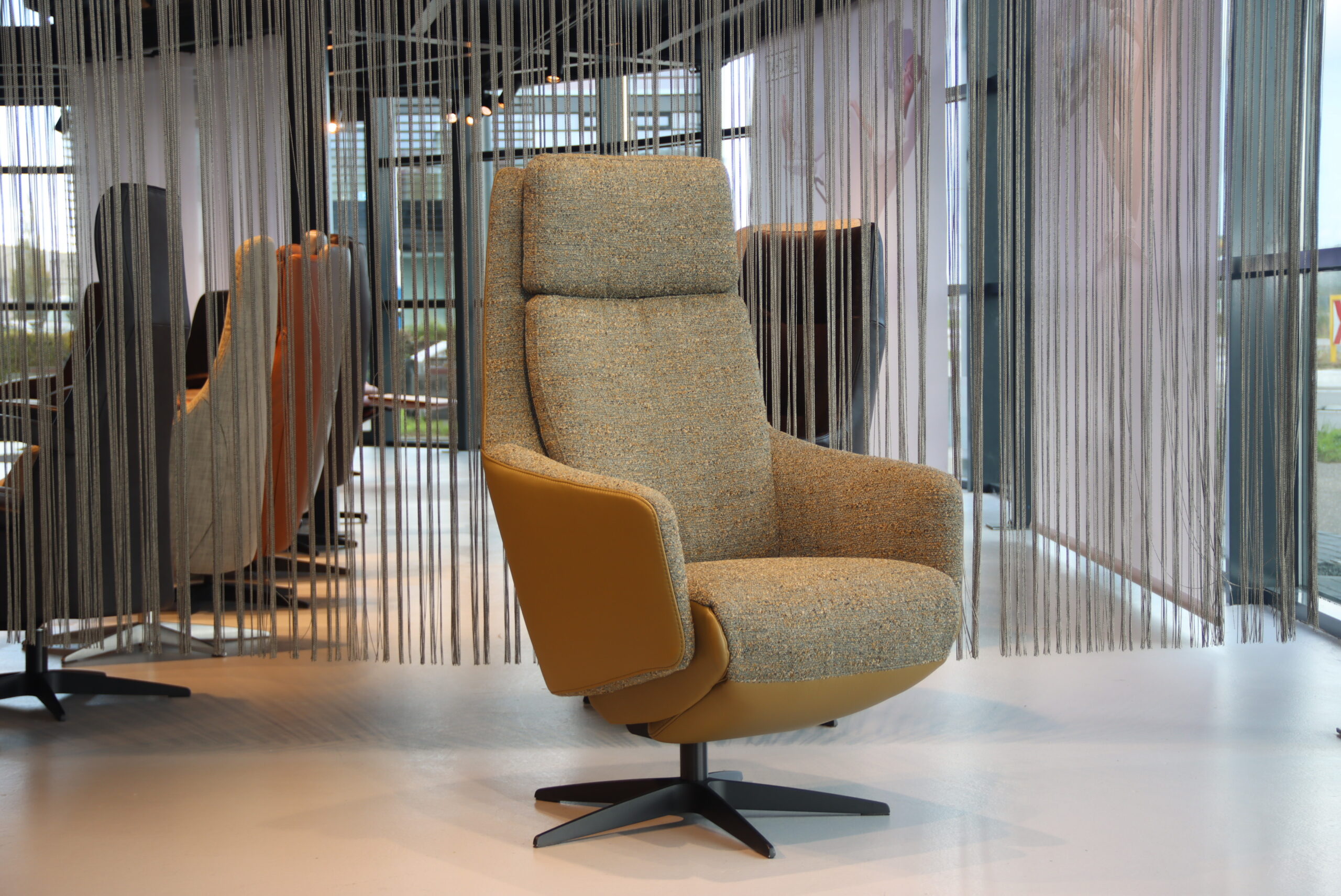 Elektrisch verstelbaar relaxfauteuil / relaxstoel Twinz 8140 in leer Prestige olive met Stof multi color groen van Gealux met 3 motoren en accu. Direct leverbaar.