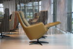 Elektrisch verstelbaar relaxfauteuil / relaxstoel Twinz 8140 in leer Prestige olive met Stof multi color groen van Gealux met 3 motoren en accu. Direct leverbaar. - Afbeelding 3