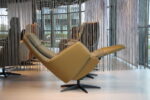 Elektrisch verstelbaar relaxfauteuil / relaxstoel Twinz 8140 in leer Prestige olive met Stof multi color groen van Gealux met 3 motoren en accu. Direct leverbaar. - Afbeelding 4