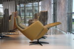 Elektrisch verstelbaar relaxfauteuil / relaxstoel Twinz 8140 in leer Prestige olive met Stof multi color groen van Gealux met 3 motoren en accu. Direct leverbaar. - Afbeelding 5