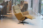 Elektrisch verstelbaar relaxfauteuil / relaxstoel Twinz 8140 in leer Prestige olive met Stof multi color groen van Gealux met 3 motoren en accu. Direct leverbaar. - Afbeelding 7