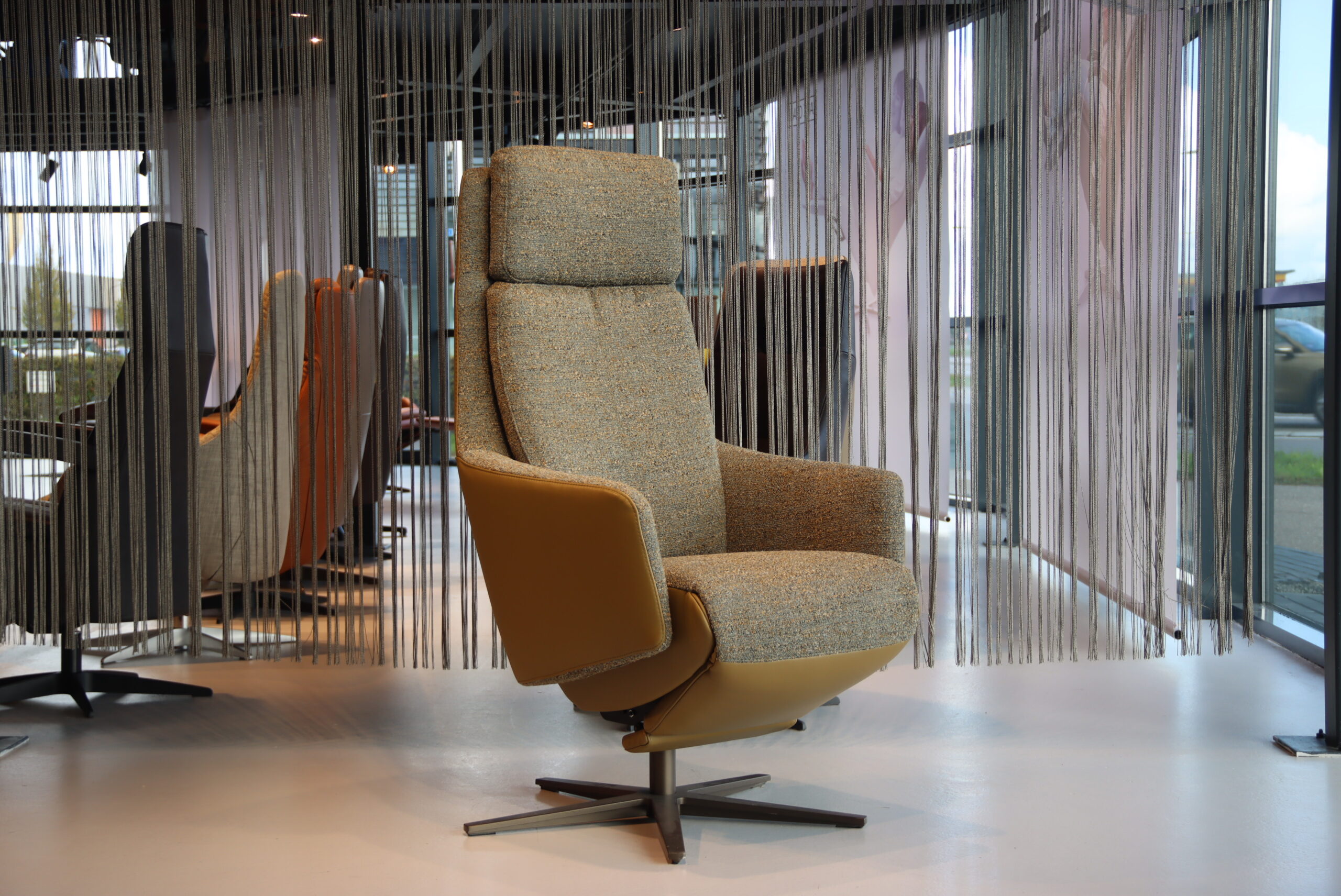 Elektrisch verstelbaar relaxfauteuil / relaxstoel Twinz 8040 in leer Prestige olive met Stof multi color groen van Gealux met 3 motoren en accu. Direct leverbaar.