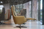 Elektrisch verstelbaar relaxfauteuil / relaxstoel Twinz 8040 in leer Prestige olive met Stof multi color groen van Gealux met 3 motoren en accu. Direct leverbaar. - Afbeelding 2