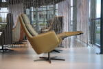 Elektrisch verstelbaar relaxfauteuil / relaxstoel Twinz 8040 in leer Prestige olive met Stof multi color groen van Gealux met 3 motoren en accu. Direct leverbaar. - Afbeelding 3