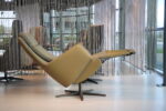 Elektrisch verstelbaar relaxfauteuil / relaxstoel Twinz 8040 in leer Prestige olive met Stof multi color groen van Gealux met 3 motoren en accu. Direct leverbaar. - Afbeelding 4