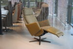 Elektrisch verstelbaar relaxfauteuil / relaxstoel Twinz 8040 in leer Prestige olive met Stof multi color groen van Gealux met 3 motoren en accu. Direct leverbaar. - Afbeelding 6