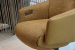 Elektrisch verstelbaar relaxfauteuil / relaxstoel Twinz 8040 in leer Prestige olive met Stof multi color groen van Gealux met 3 motoren en accu. Direct leverbaar.